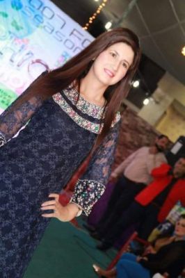 Melli, 35, Las Vegas, 